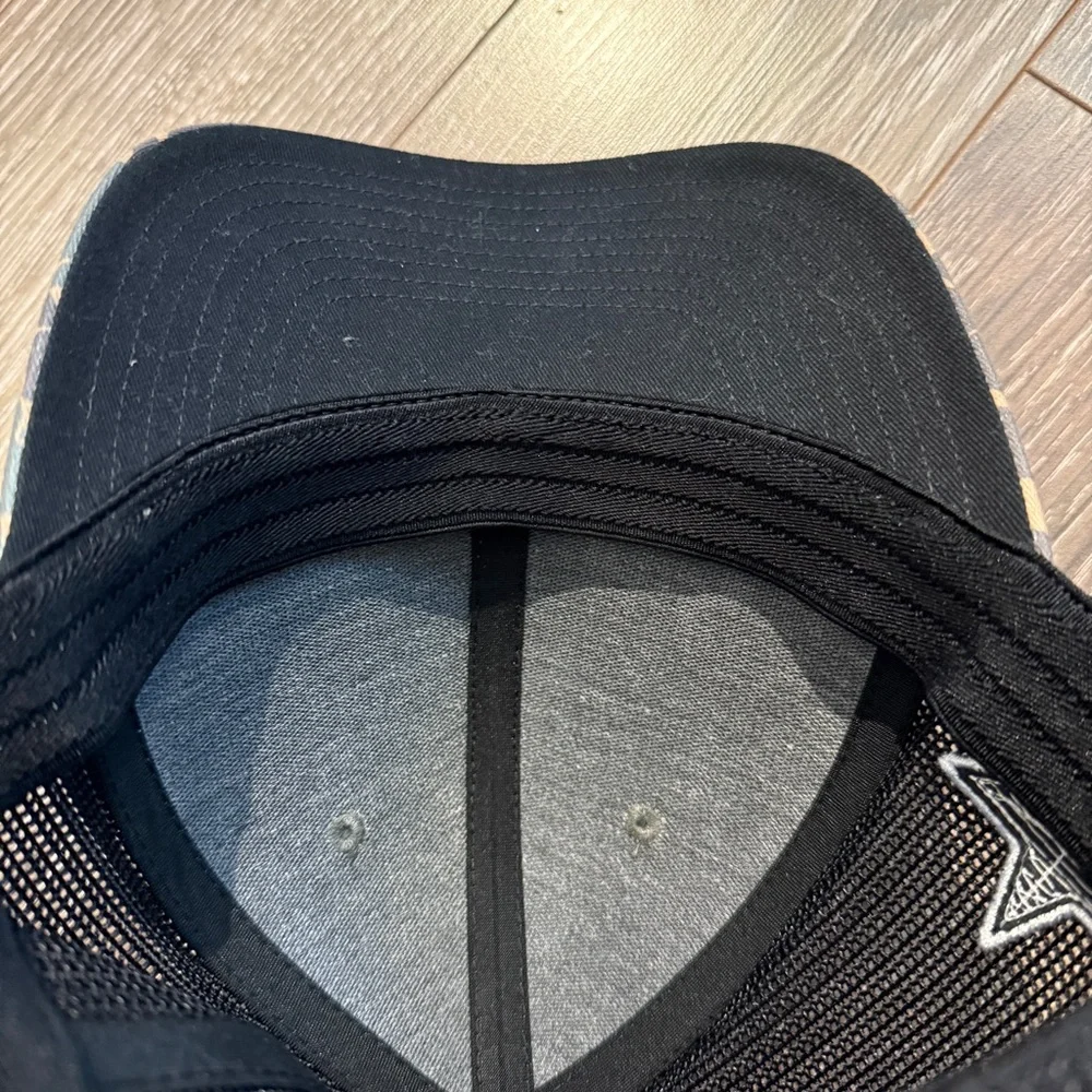 Columbia pattern features
